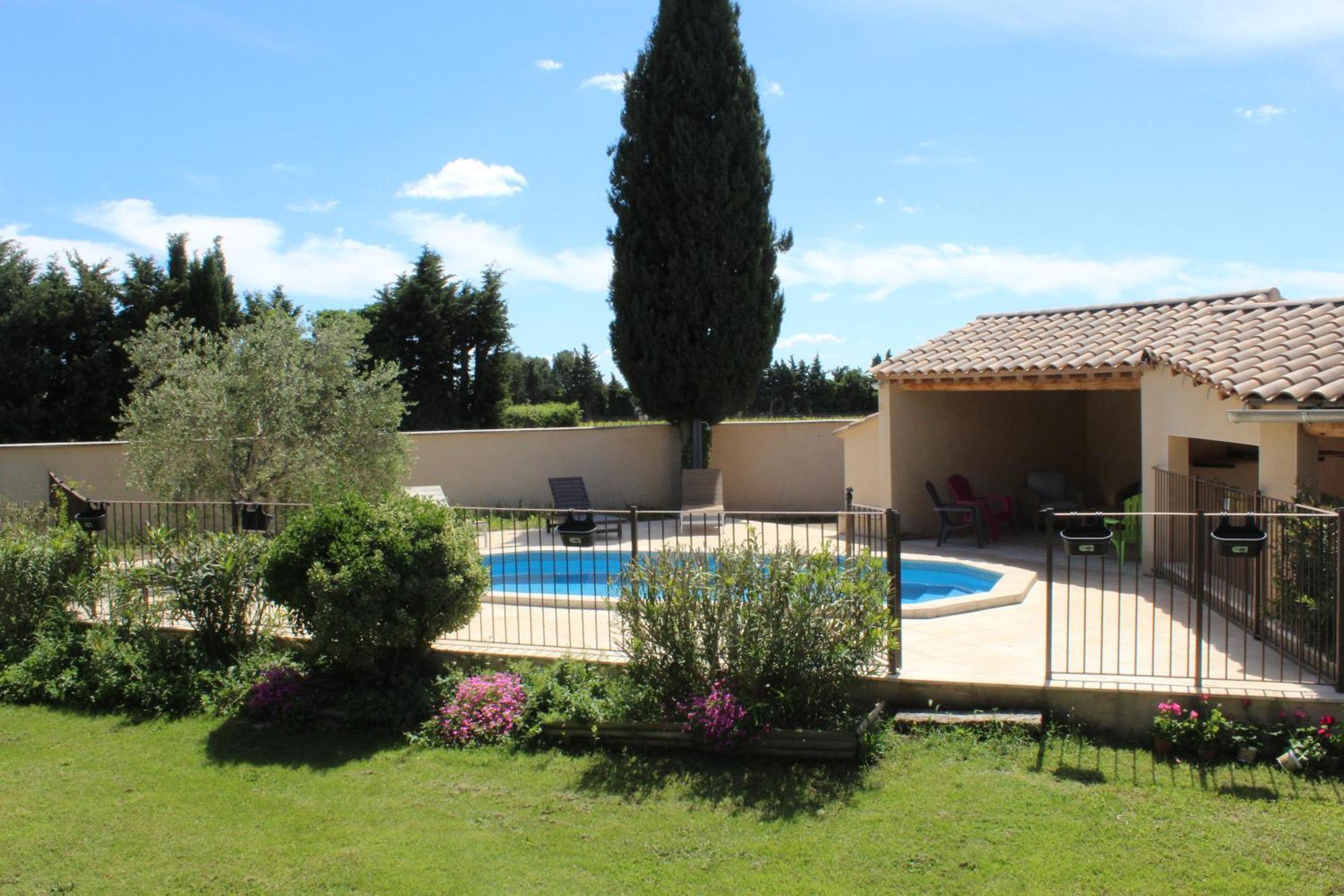 Mas La Gentille: Countryside Retreat with Pool and Private Garden Pernes-les-Fontaines Exterior photo