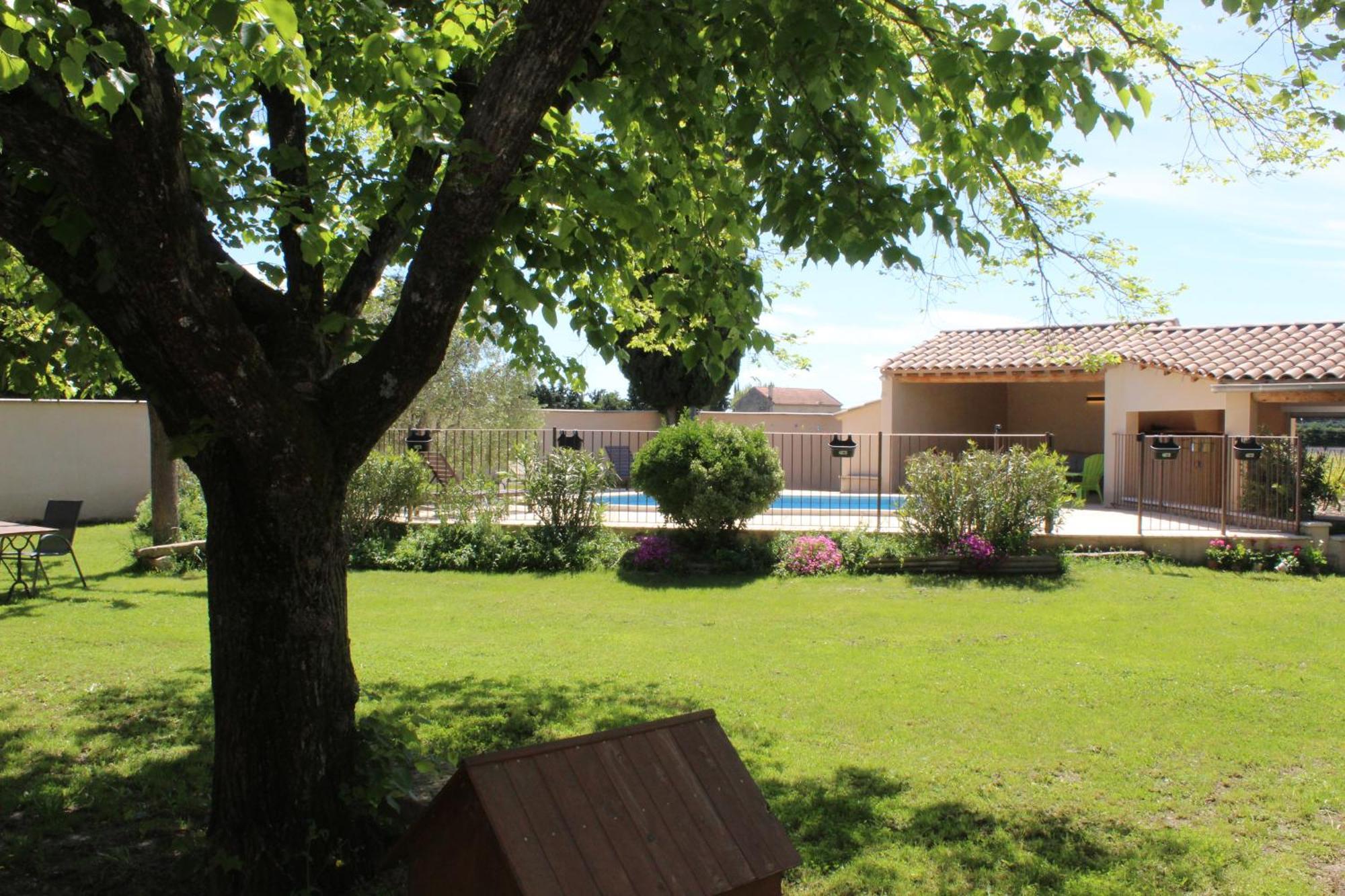 Mas La Gentille: Countryside Retreat with Pool and Private Garden Pernes-les-Fontaines Exterior photo