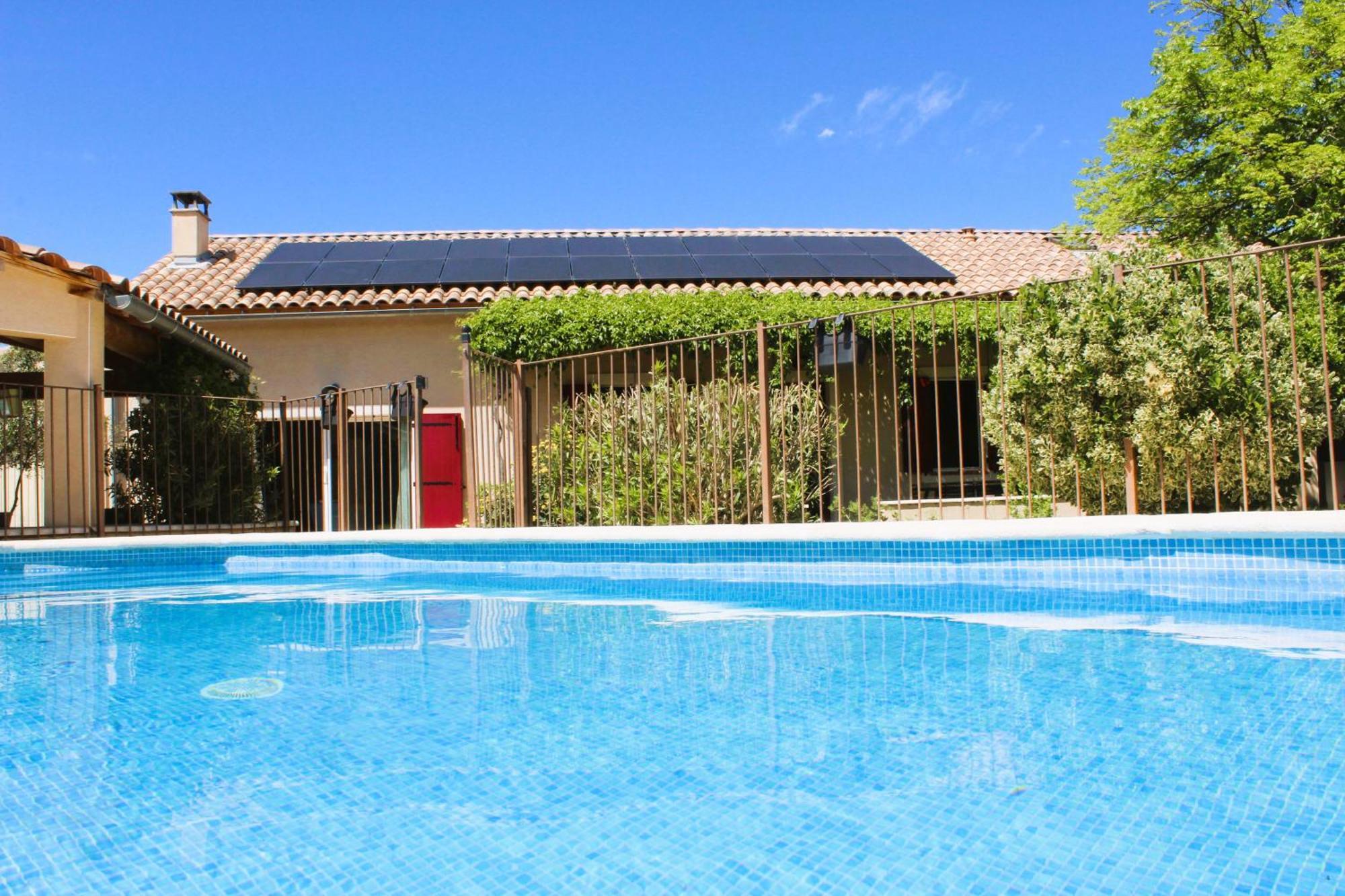 Mas La Gentille: Countryside Retreat with Pool and Private Garden Pernes-les-Fontaines Exterior photo